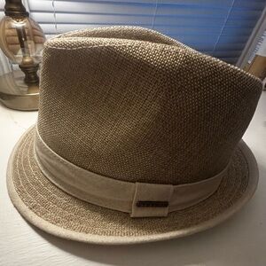 NWOT STETSON Beige Textured Straw Fedora with Classic Look and Timeless Design
